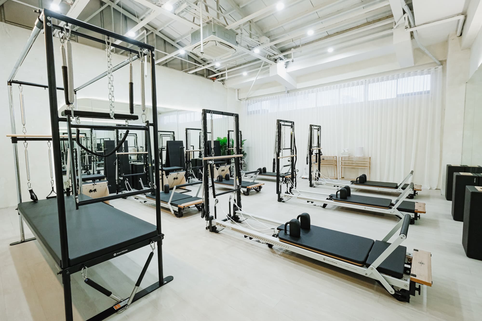 Evolve Movement Studio background 4